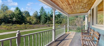 Private house w/ seasonal mountain & meadow views, pond, balcony, porch, jacuzzi
