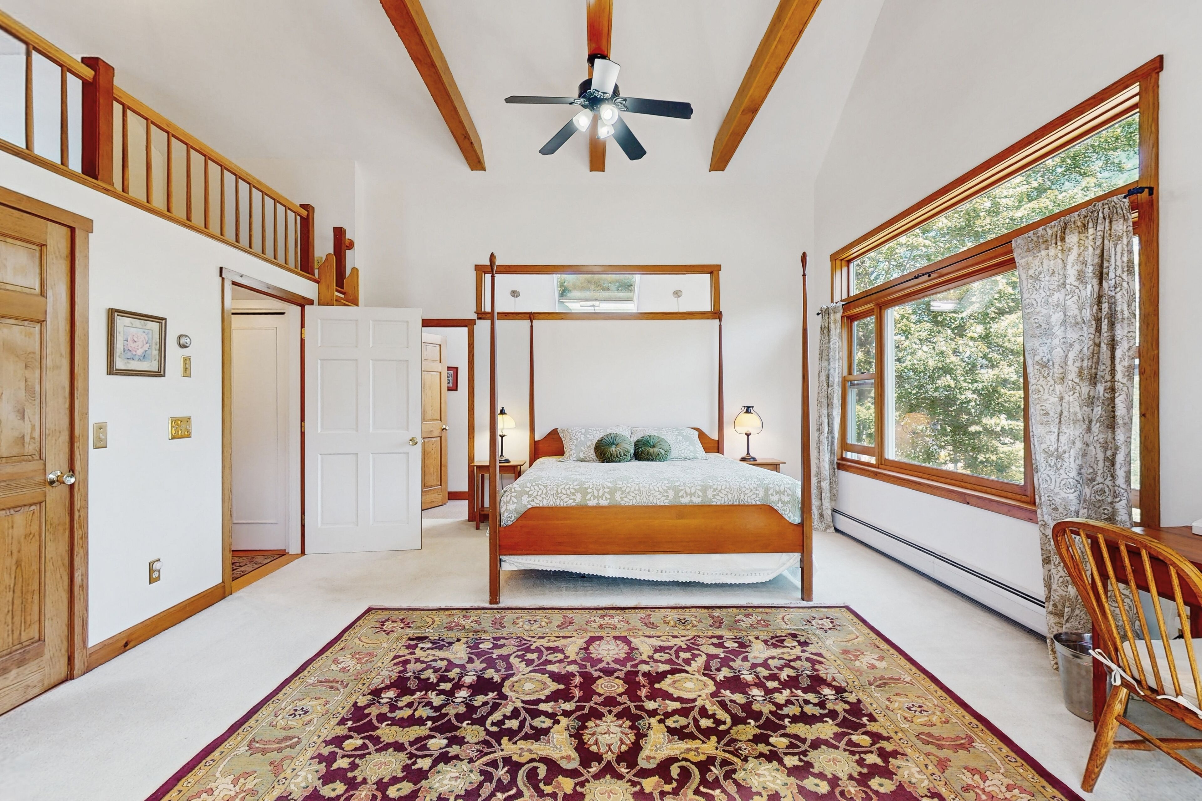 4 bedrooms, iron/ironing board, internet, bed sheets