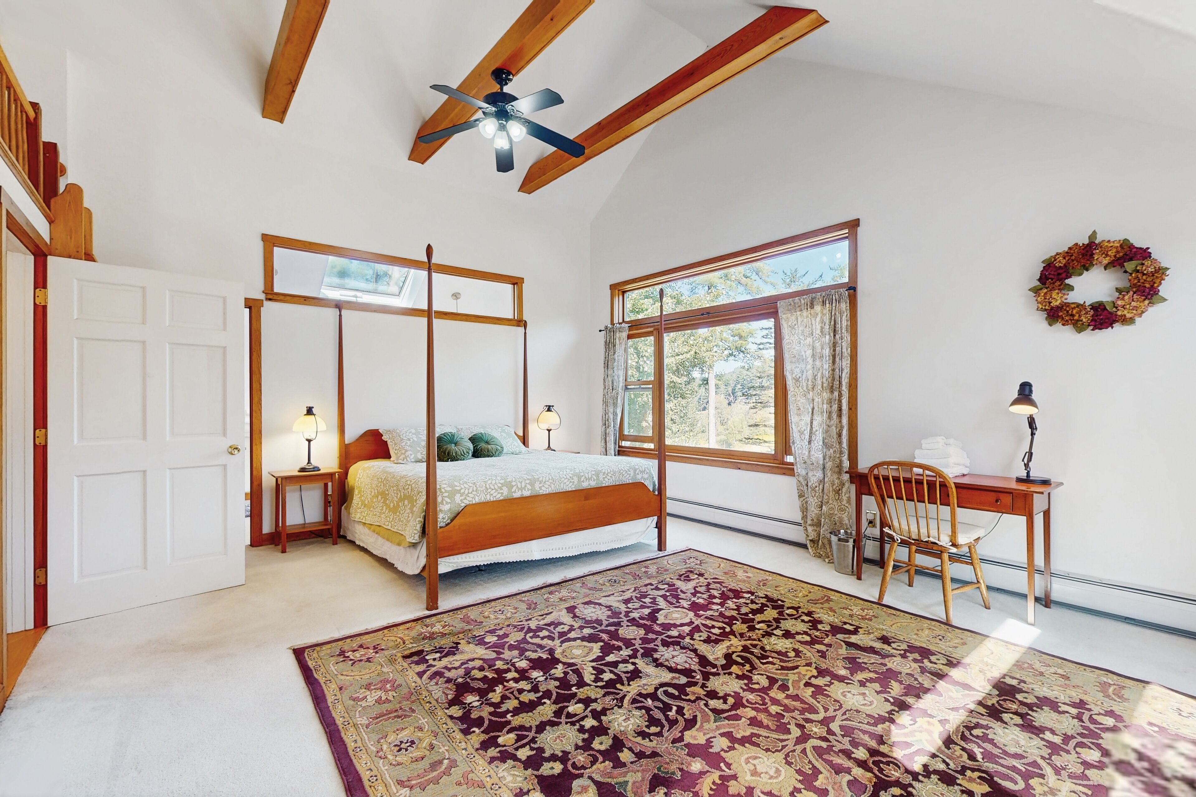 4 bedrooms, iron/ironing board, internet, bed sheets