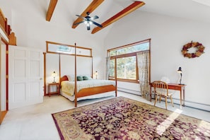 4 bedrooms, iron/ironing board, Internet, bed sheets