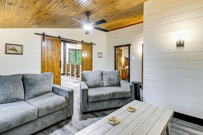 Interior - Red River Gorge Barndominium: Dog Friendly! (Beattyville)
