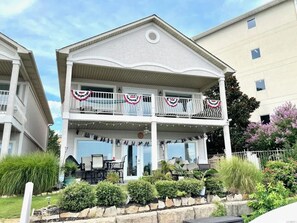 Exterior - Fabulous 4-bedroom lake house with pool and boat dock in Hot Springs (Hot Springs)