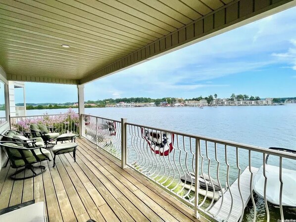 Property grounds - Fabulous 4-bedroom lake house with pool and boat dock in Hot Springs (Hot Springs)