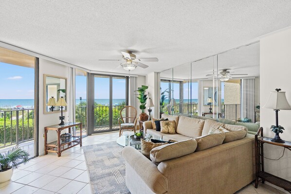 TV - Beautifully Decorated & Well Kept oceanfront condo + Free Attraction Tickets! (North Myrtle Beach)