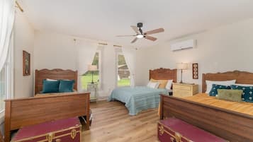 3 habitaciones, escritorio y ropa de cama