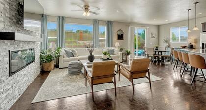 Colorado Comfort Awaits: Spacious 6-Bed Room Retreat Near Trails & Family Fun!