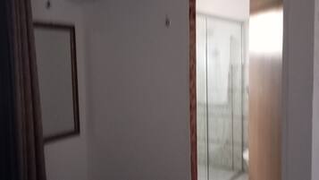 1 غرفة نوم وخدمة الإنترنت وملاءات أسرّة