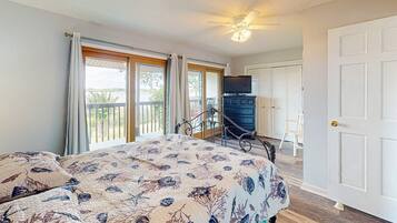 2 bedrooms, iron/ironing board, internet, bed sheets