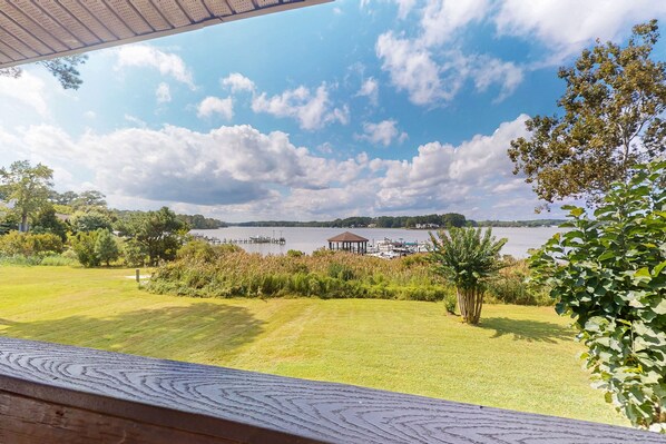 Property grounds - Luxury townhome w/river views, outdoor seating, fire pit, grill & shared pool (Berlin)