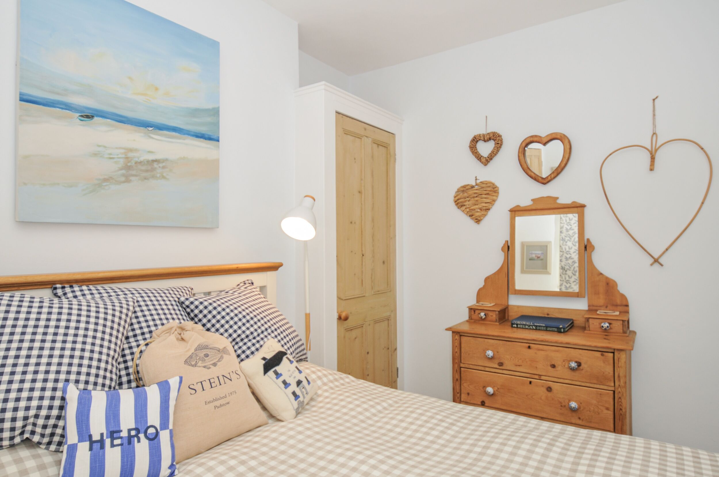 3 عدّة غرف نوم وبديكورات فريدة لكل غرفة وطراز فريد لكل وحدة