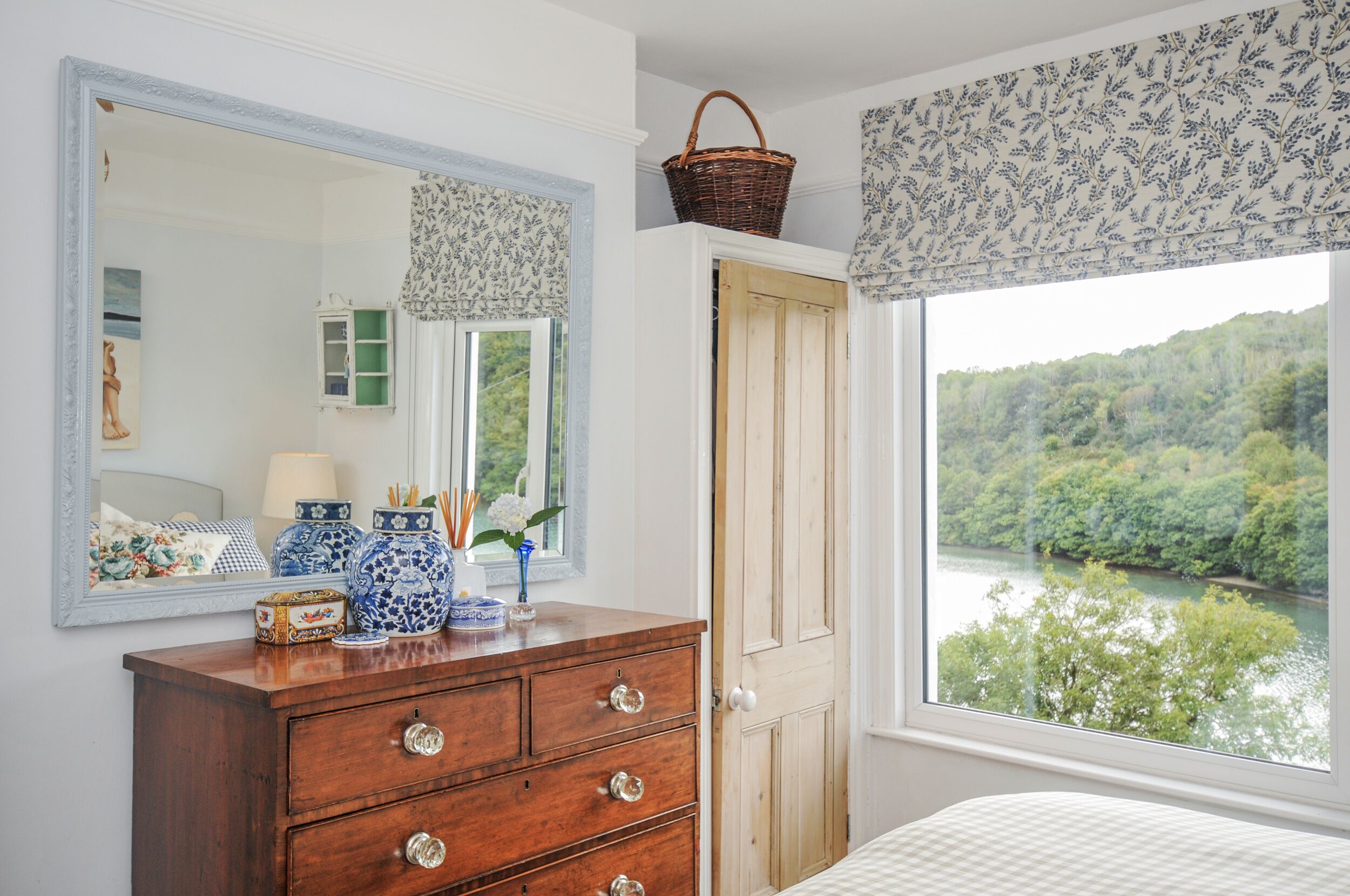 3 عدّة غرف نوم وبديكورات فريدة لكل غرفة وطراز فريد لكل وحدة