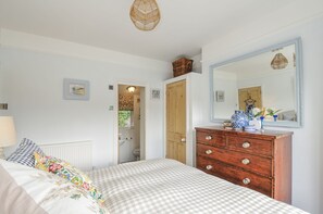 3 makuuhuonetta, yksilöllisesti sisustettu, yksilöllisesti kalustettu