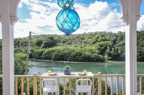 Property grounds - Mayhurst (Looe)