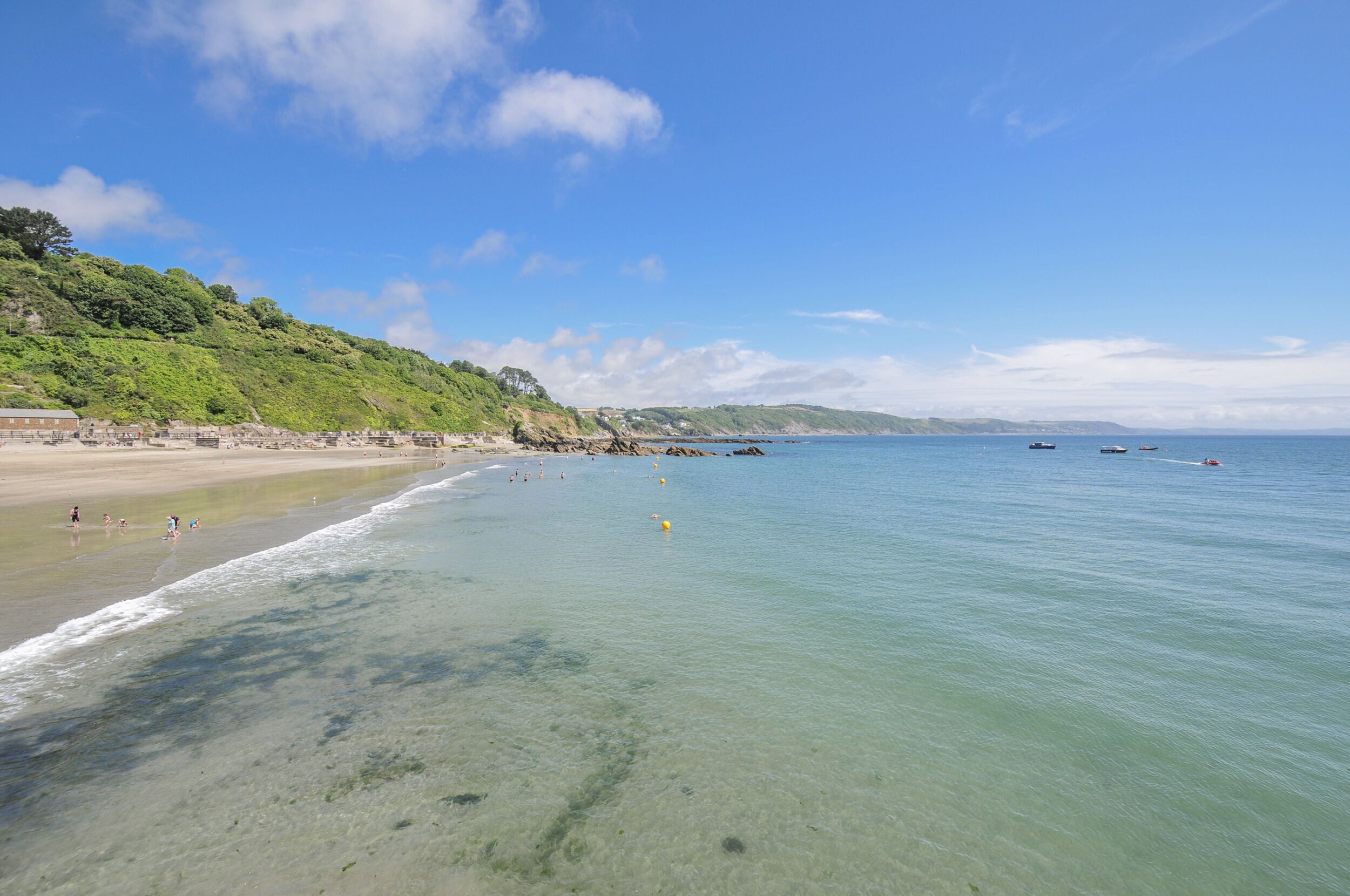 بالقرب من الشاطئ