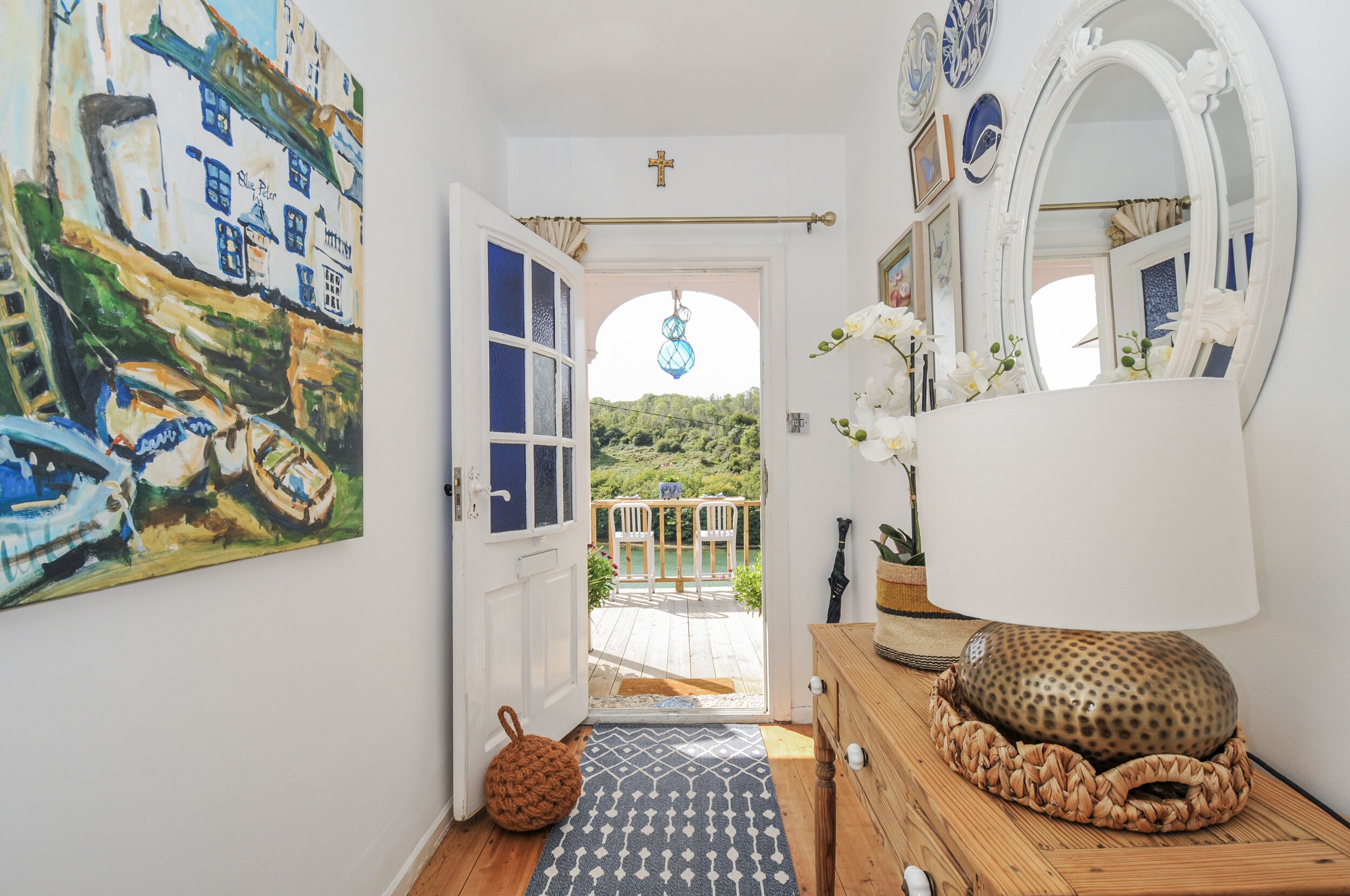 المنشأة من الداخل