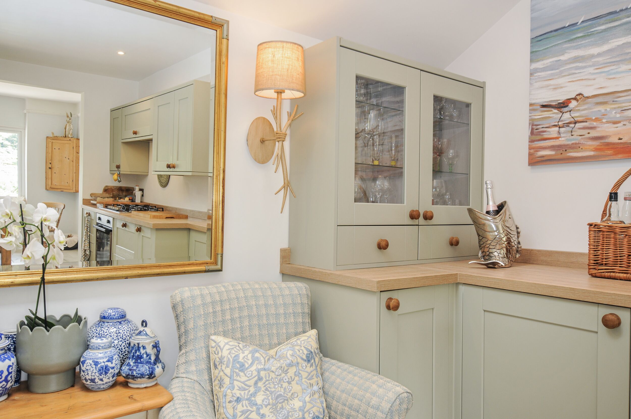 المنشأة من الداخل