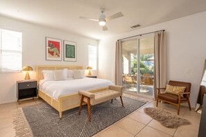 4 室のベッドルーム、デスク、アイロン / アイロン台、旅行用ベビーベッド