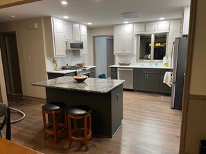 Microwave, oven, stovetop, dishwasher - Relaxing Lakeside Retreat in Winchester, TN - COMING SOON! (Winchester)