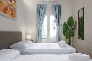 3 Schlafzimmer, Schreibtisch, Bügeleisen/Bügelbrett, Reisekinderbett