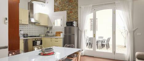 Micro-ondes, four, plaque de cuisson, lave-vaisselle