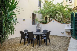 Outdoor dining - Apartment with Exclusive Garden (Firenze)