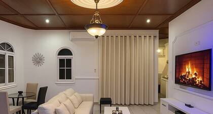 Cosy mini villa with garden, parking & Jacuzzi, janitor 7/7, unlimited internet access