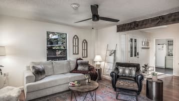 Televisión y chimenea