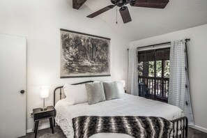 4 bedrooms, iron/ironing board, Internet, bed sheets - Serene 4-bedroom Cabin/Condo & THEATER ROOM! Near downtown, restaurants, & parks (Ruidoso)