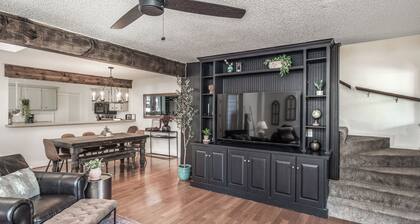 Serene 4-bedroom Cabin/Condo & THEATER ROOM! Near downtown, restaurants, & parks