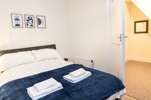 3 bedrooms, iron/ironing board, free WiFi, bed sheets - Spacious Bristol Flat, 3 Bedrooms, Sleeps upto10-Ideal for Contractors (Bristol)