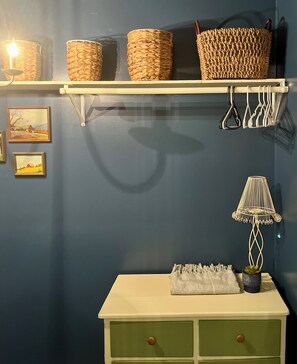 Interior - Country living inside the city limits (Seymour)