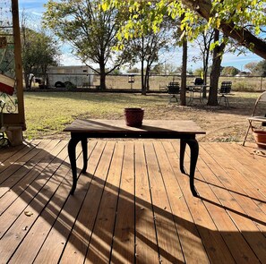 Outdoor dining - Country living inside the city limits (Seymour)