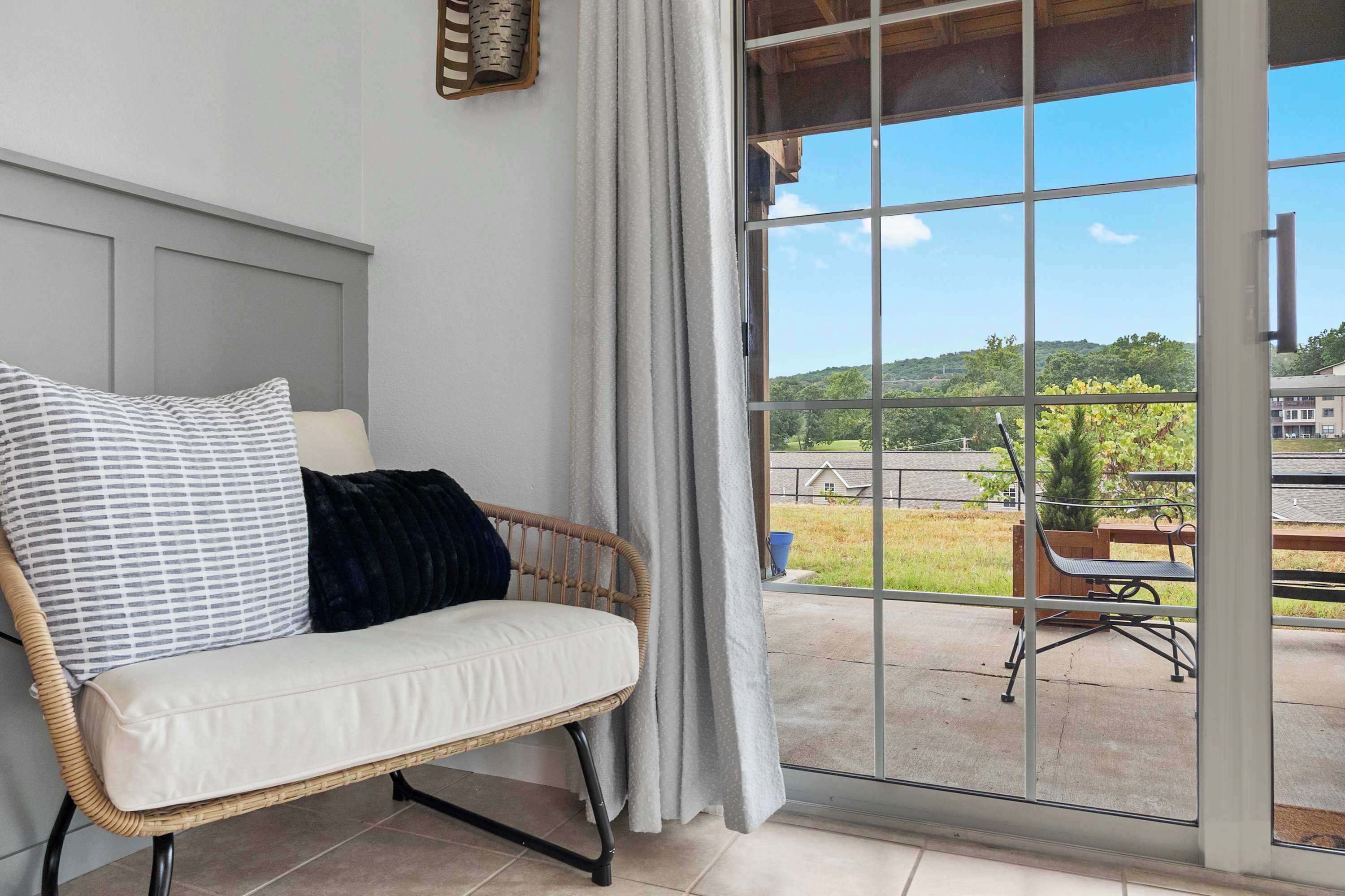 Studio, 1 King Bed, Patio, Garden View (The Chic Retreat) | Living area | 42-inch flat-screen TV with digital channels