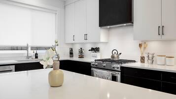 Microones, forn, placa de cuina i rentaplats