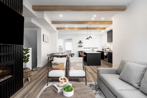 Rooftop Patio/Hottub/Waterfront/4BED+4BATH