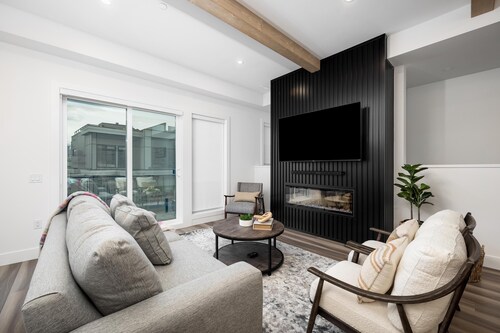 Rooftop Patio/Hottub/Waterfront/4BED+4BATH