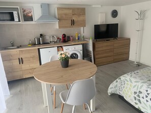 1 chambre, fer et planche à repasser, Wi-Fi, draps fournis