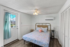 1 bedroom, desk, free WiFi, bed sheets
