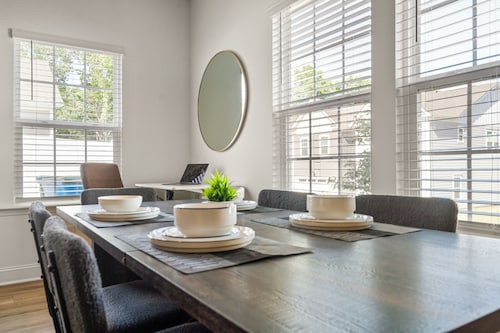 Luxe 3BR Townhouse to Uptown Charlotte