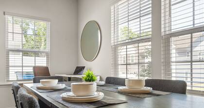 Luxe 3BR Townhouse to Uptown Charlotte
