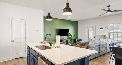 Luxe 3BR Townhouse to Uptown Charlotte