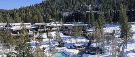 Een verwarmd zwembad