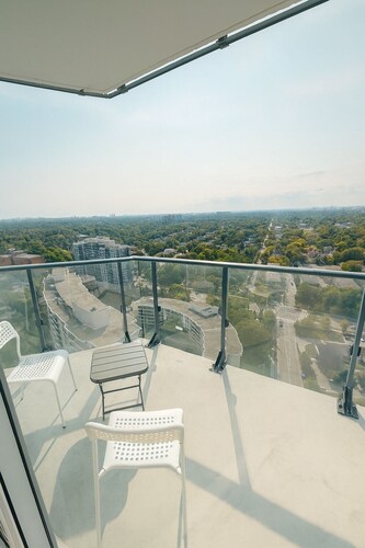 Premium one bedroom apartment fully furnished /Northyork