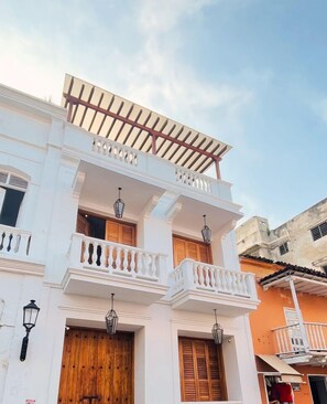 Fachada de la propiedad