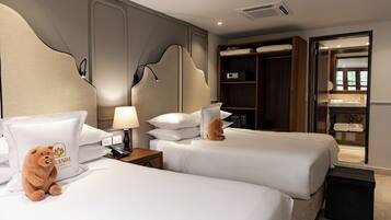 Kamer, 2 tweepersoonsbedden | Luxe beddengoed, donzen dekbedden, pillowtop-bedden, een minibar