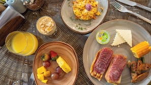 Free daily buffet breakfast