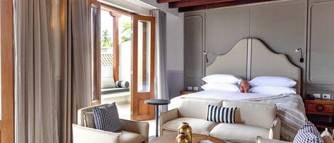 Suite, 1 King Bed | Premium bedding, down comforters, pillowtop beds, minibar