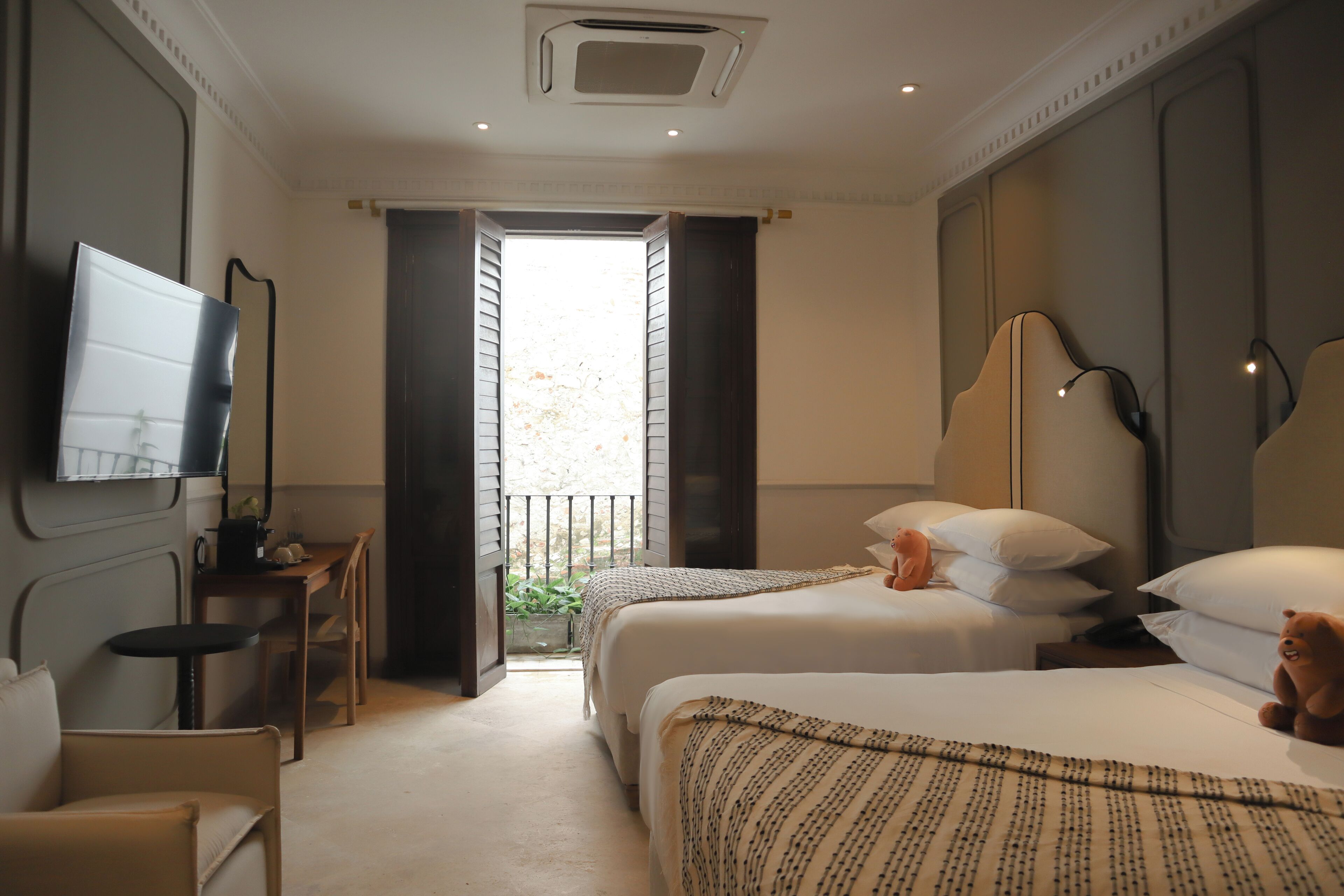 Habitación Premium, 2 camas dobles | Ropa de cama de alta calidad y edredones de plumas