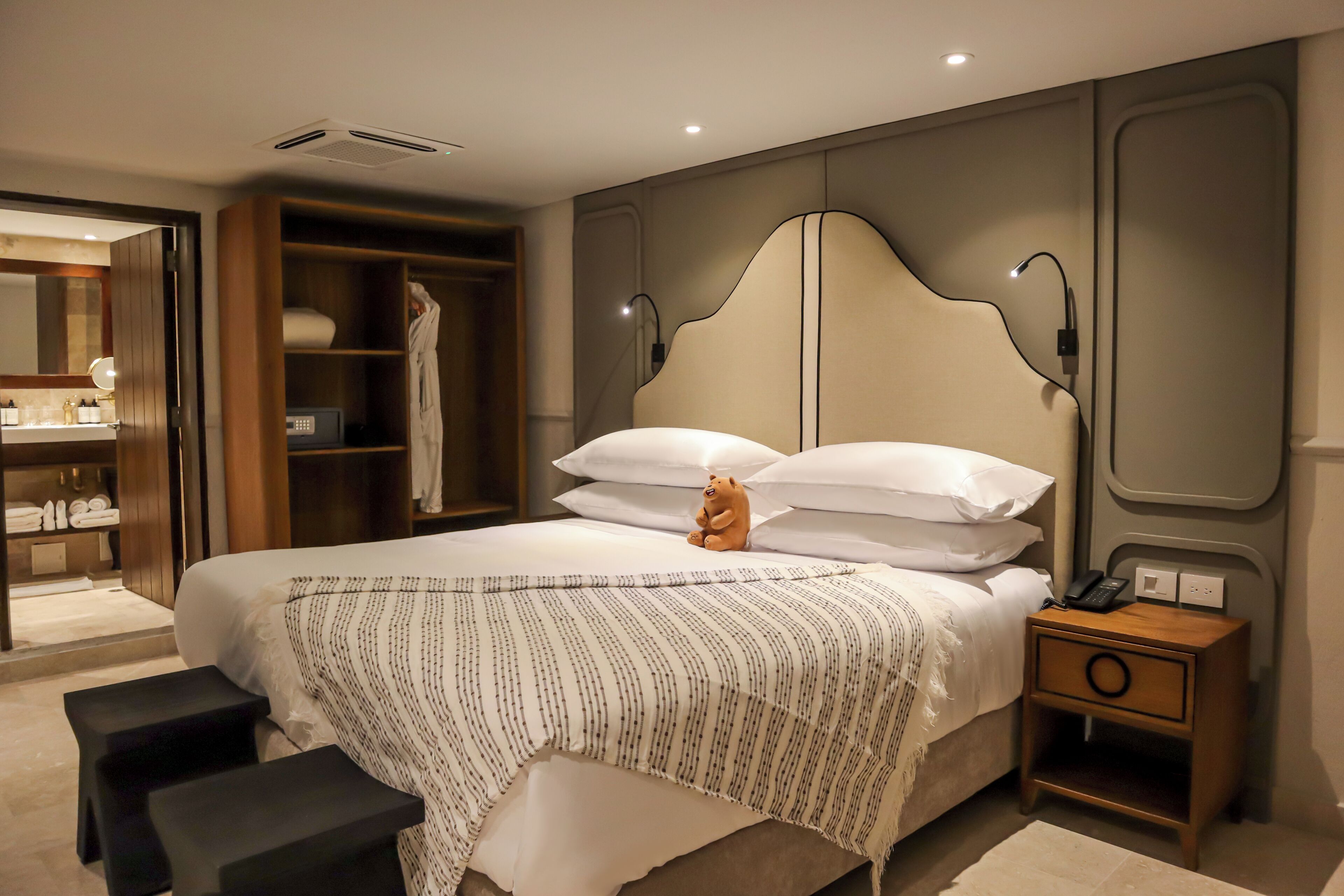 Habitación, 1 cama de matrimonio grande | Ropa de cama de alta calidad y edredones de plumas