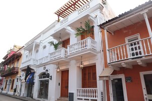 Fachada de la propiedad